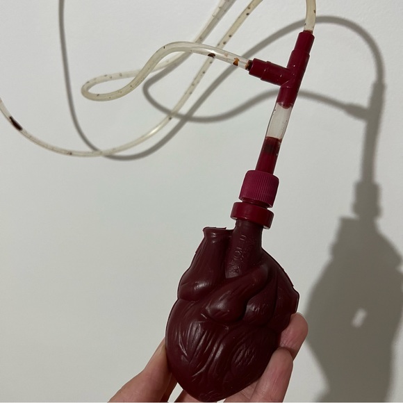 Scream Bleeding Ghost Face Halloween Mask with Pump Heart - Picture 4 of 6